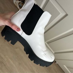 urban outfitters chelsea boot